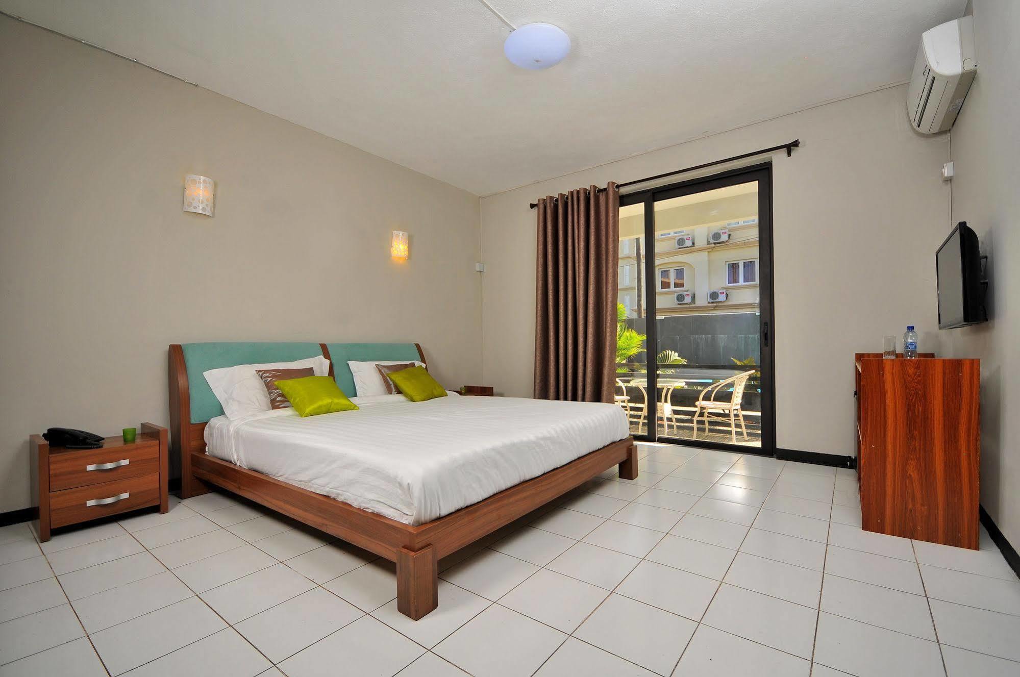 West Palm Inn Flic-en-Flacq Εξωτερικό φωτογραφία